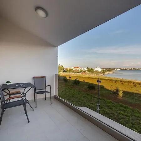 Βίλα Two Bedroom Beachfront With Jacuzzy - Sga3